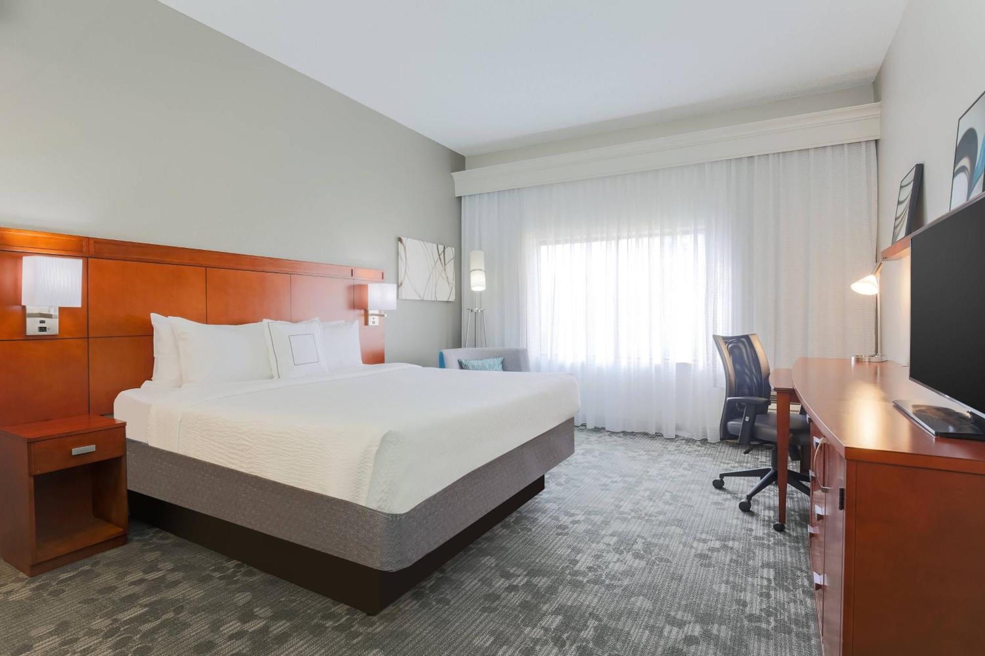 Courtyard By Marriott Monroe Airport Hotel Exterior photo