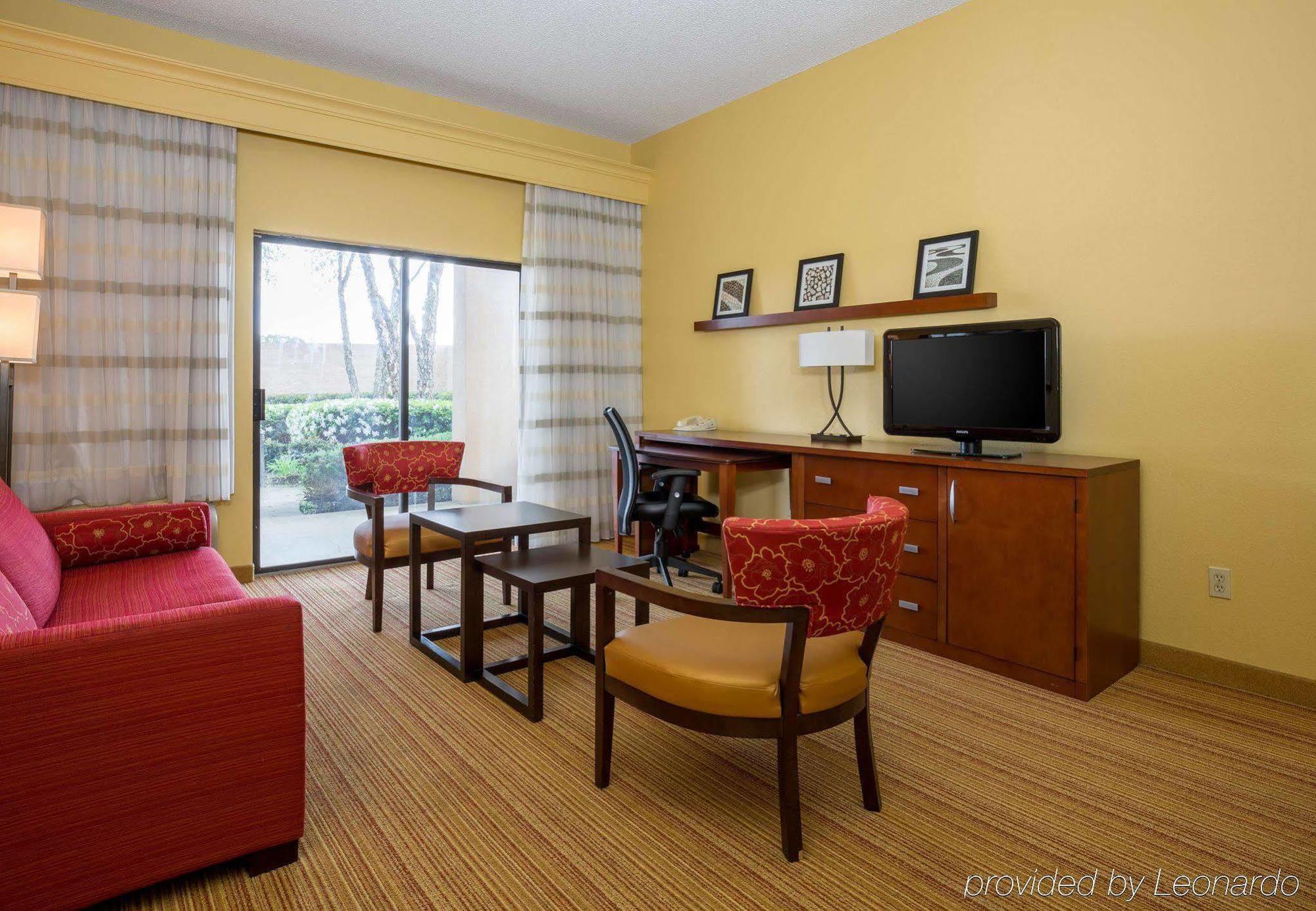 Courtyard By Marriott Monroe Airport Hotel Exterior photo